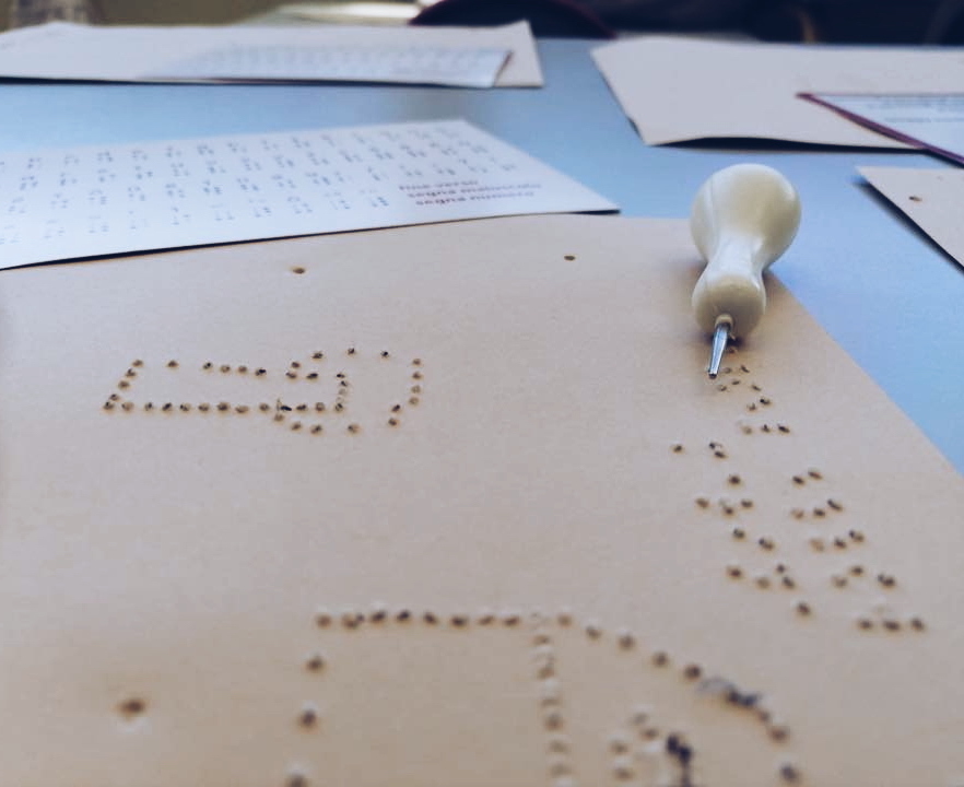 braille libro tattile sensoriale scrittura 